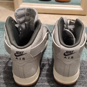 Nike Women's Air Sneakers - Light Gray